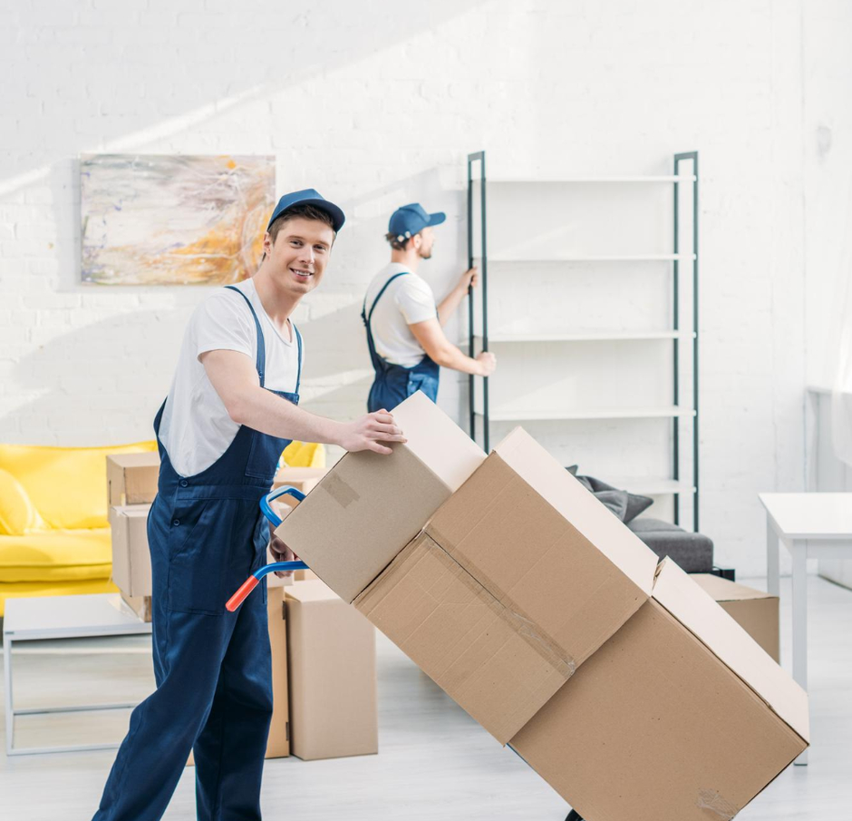 Professional movers loading moving boxes in a home – Moving Pro Dallas